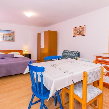 Cozy Apartments Emina Near The Sea Premantura Ngoại thất bức ảnh