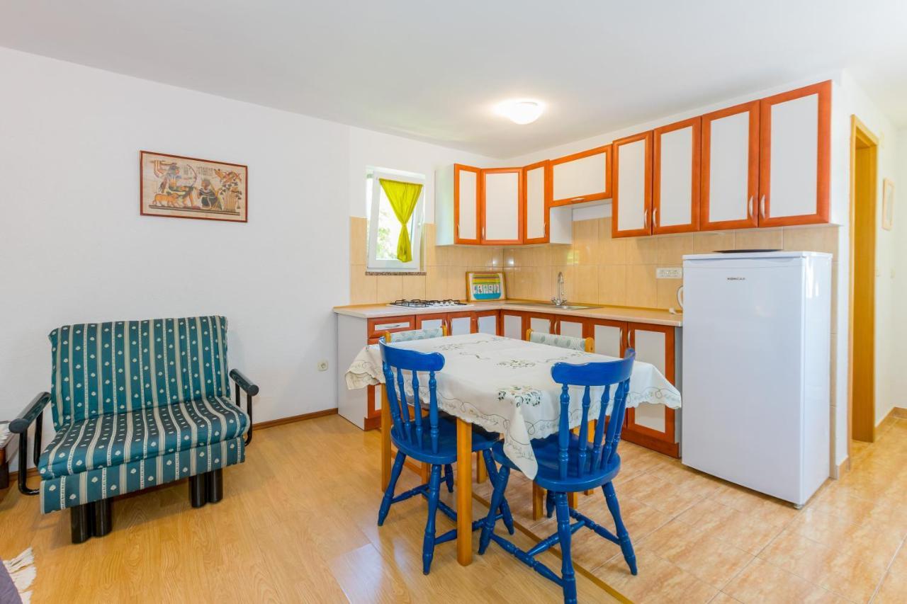 Cozy Apartments Emina Near The Sea Premantura Ngoại thất bức ảnh